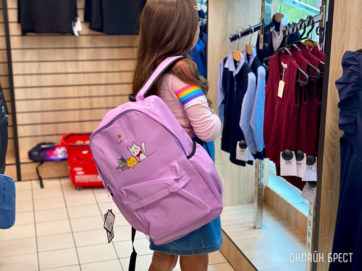 Школьная форма, обувь и аксессуары – в большом брестском магазине «Bazar» есть все! Фотообзор ассортимента и цены