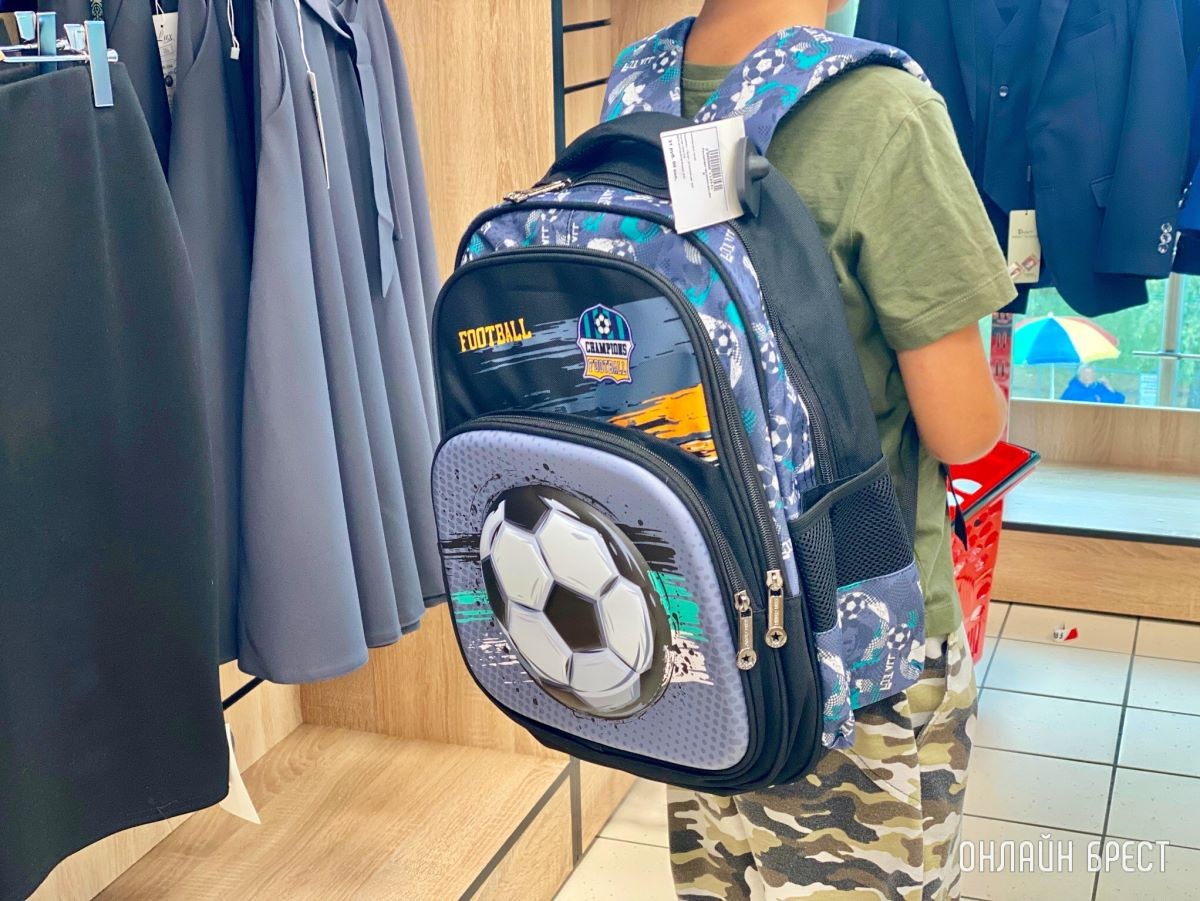 Школьная форма, обувь и аксессуары – в большом брестском магазине «Bazar» есть все! Фотообзор ассортимента и цены