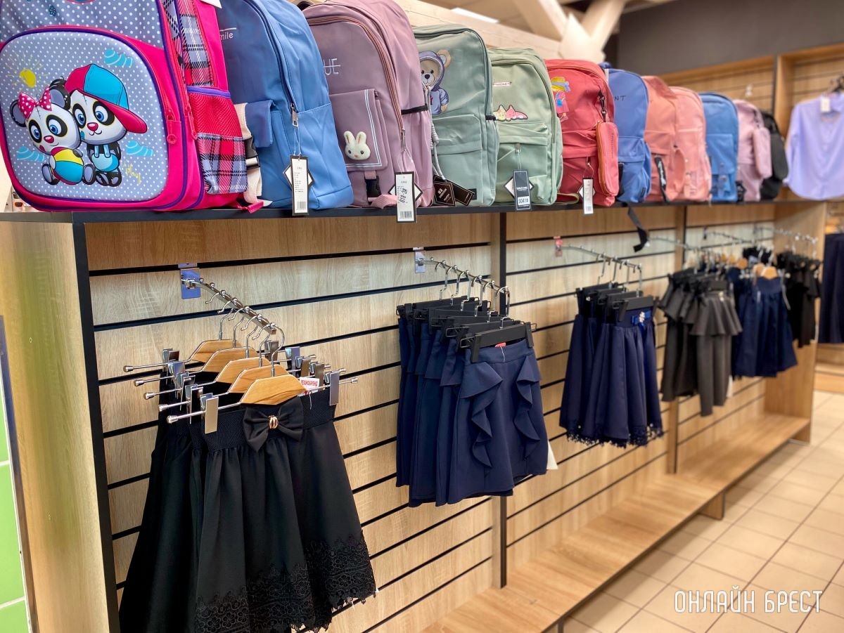 Школьная форма, обувь и аксессуары – в большом брестском магазине «Bazar» есть все! Фотообзор ассортимента и цены