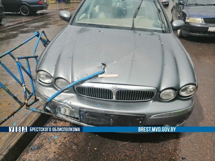 Неудачное перестроение стало причиной ДТП в Бресте