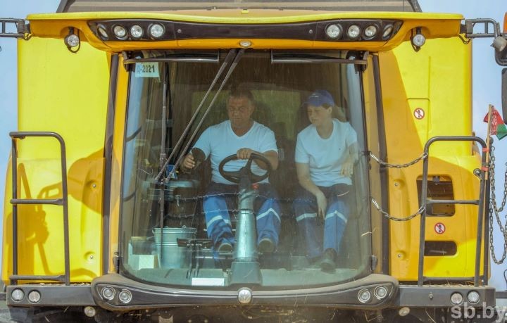 В Брестской области на жатве появился первый экипаж-трехтысячник