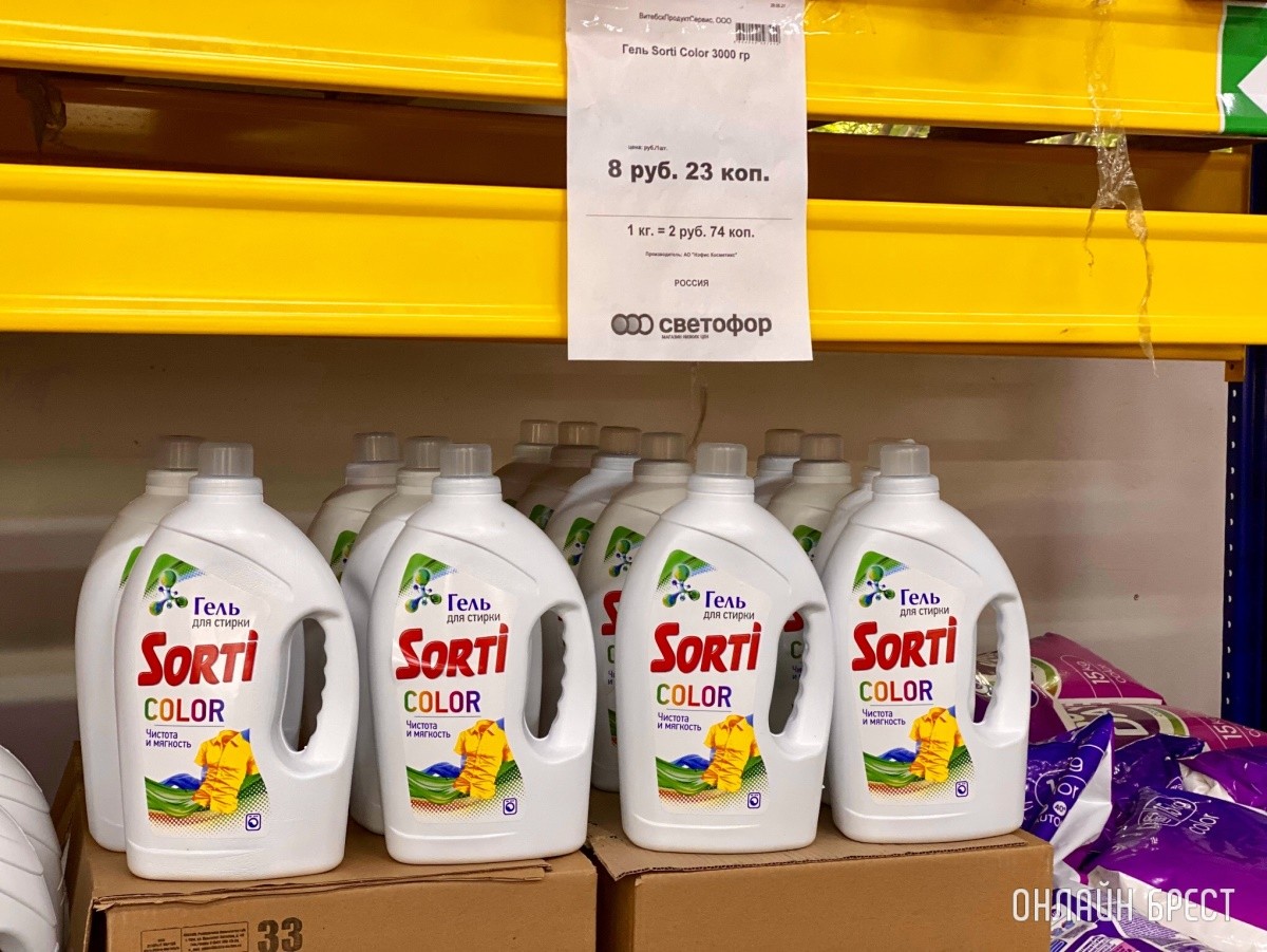 Школьная канцелярия, продукты, чаи/кофе и многое другое в жестком дискаунтере «Светофор» на Приграничной в Бресте. Фотообзор