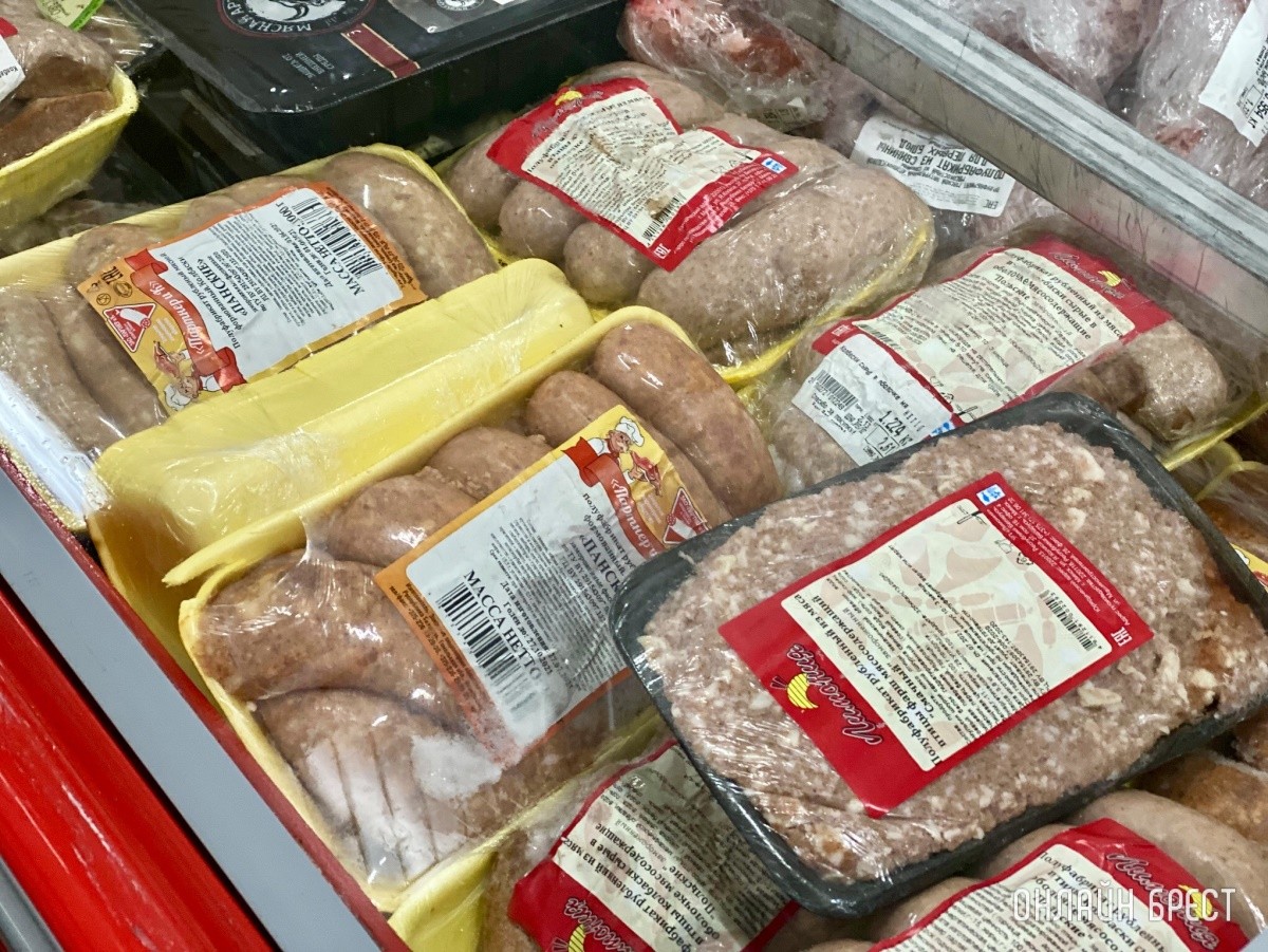 Школьная канцелярия, продукты, чаи/кофе и многое другое в жестком дискаунтере «Светофор» на Приграничной в Бресте. Фотообзор