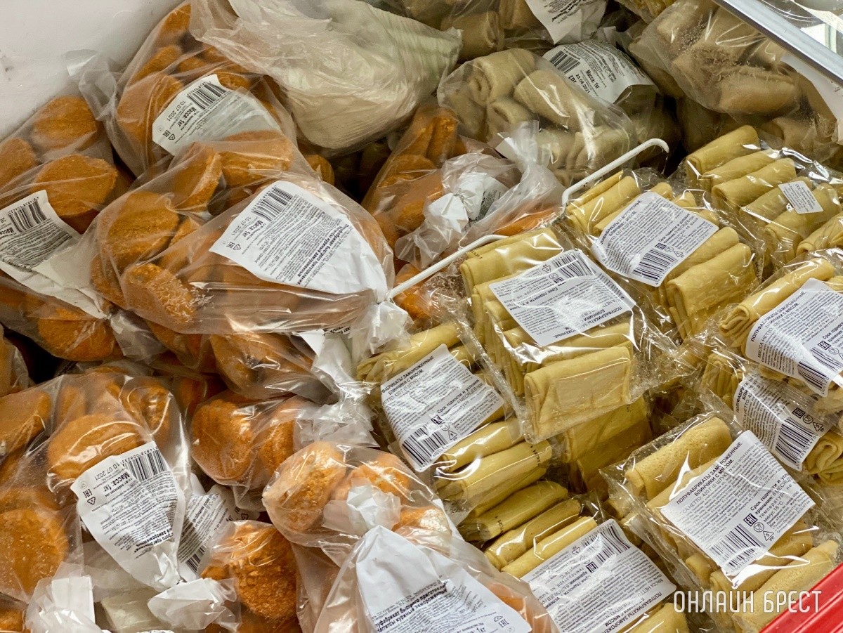 Школьная канцелярия, продукты, чаи/кофе и многое другое в жестком дискаунтере «Светофор» на Приграничной в Бресте. Фотообзор