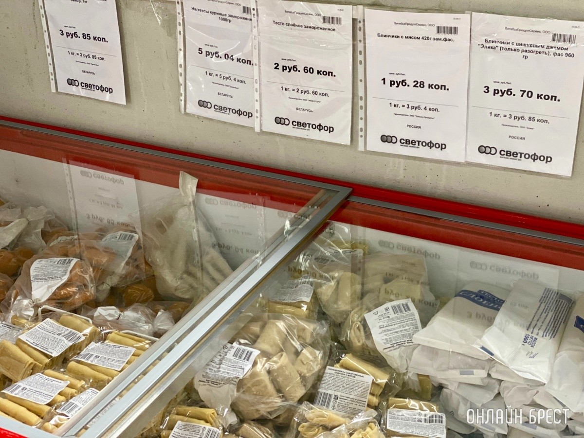 Школьная канцелярия, продукты, чаи/кофе и многое другое в жестком дискаунтере «Светофор» на Приграничной в Бресте. Фотообзор