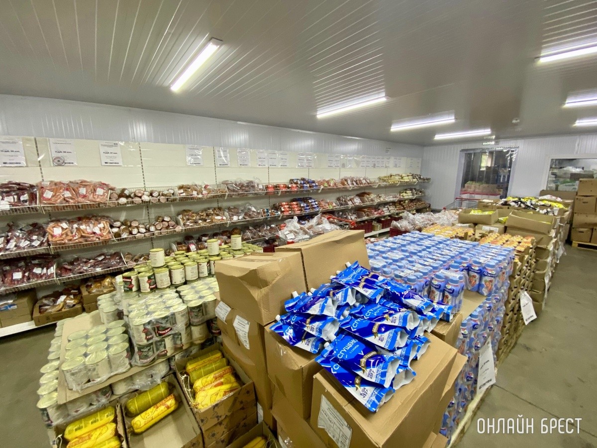 Школьная канцелярия, продукты, чаи/кофе и многое другое в жестком дискаунтере «Светофор» на Приграничной в Бресте. Фотообзор