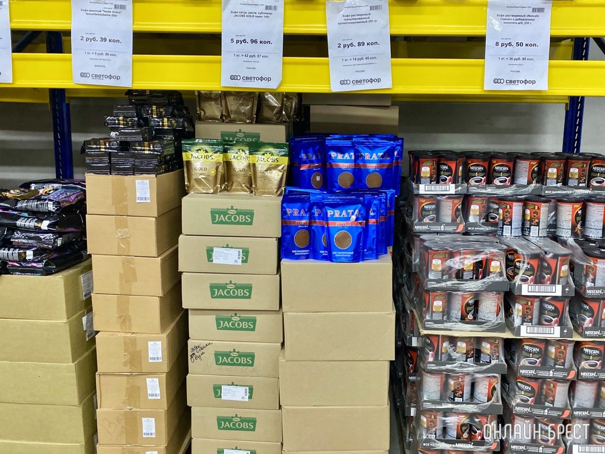 Школьная канцелярия, продукты, чаи/кофе и многое другое в жестком дискаунтере «Светофор» на Приграничной в Бресте. Фотообзор