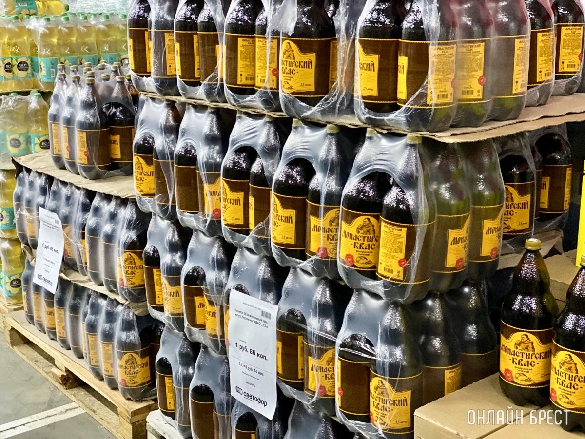 Школьная канцелярия, продукты, чаи/кофе и многое другое в жестком дискаунтере «Светофор» на Приграничной в Бресте. Фотообзор