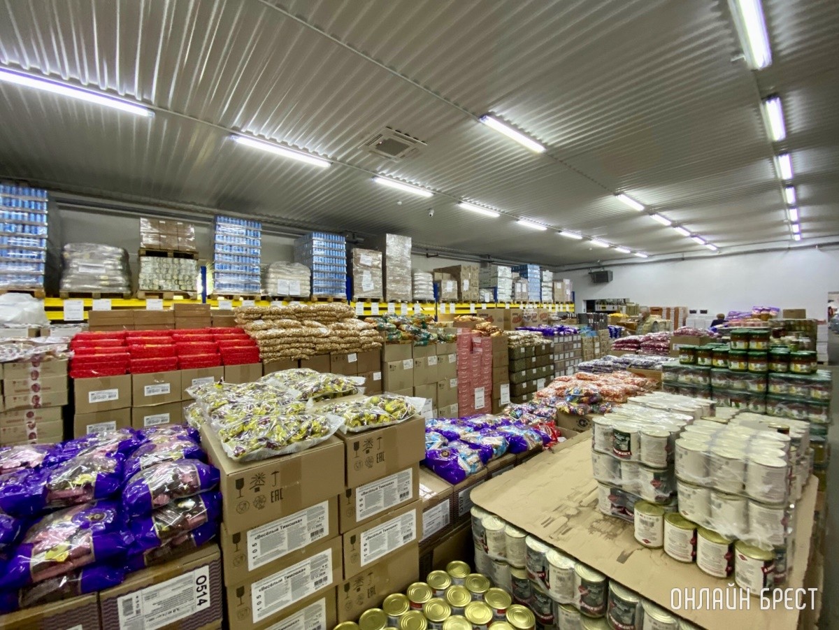 Школьная канцелярия, продукты, чаи/кофе и многое другое в жестком дискаунтере «Светофор» на Приграничной в Бресте. Фотообзор