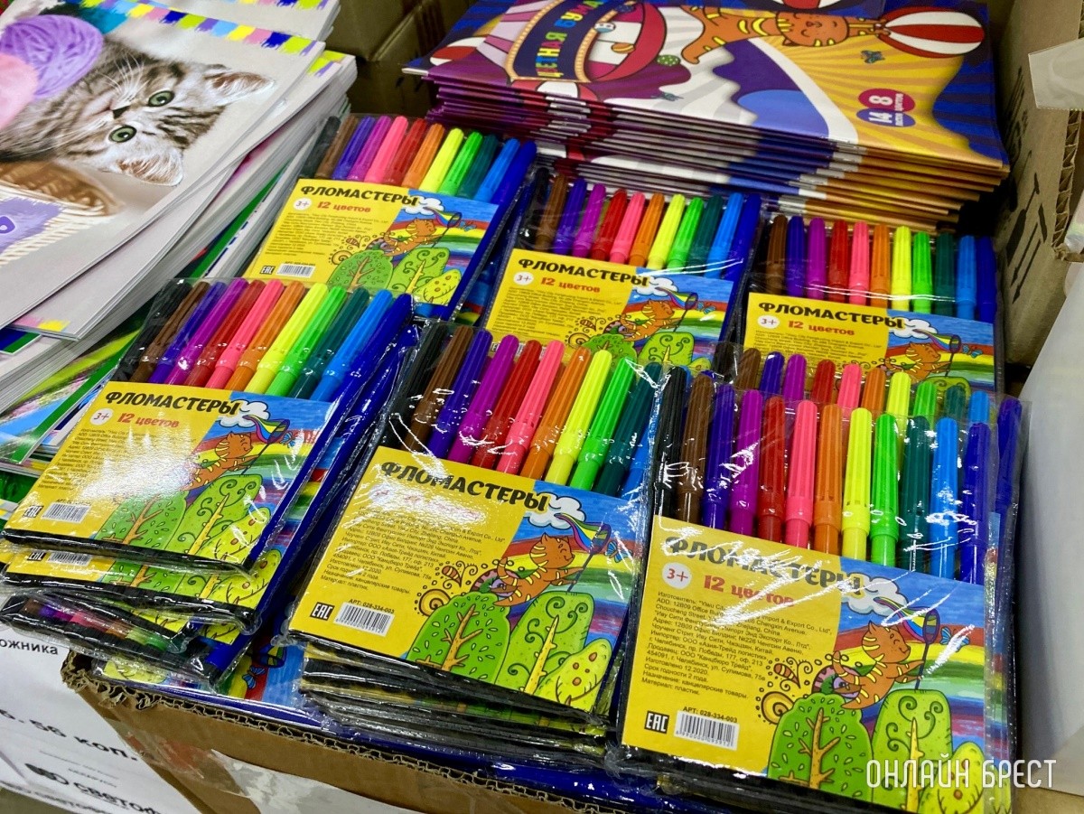 Школьная канцелярия, продукты, чаи/кофе и многое другое в жестком дискаунтере «Светофор» на Приграничной в Бресте. Фотообзор
