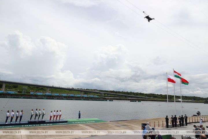 Женская байдарка-четверка выиграла серебро на дистанции 500 м в финале ОИ