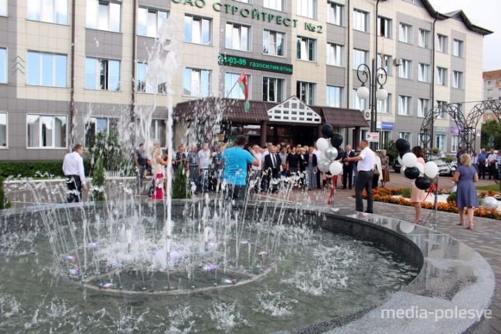 В Пинске торжественно открыли новый фонтан