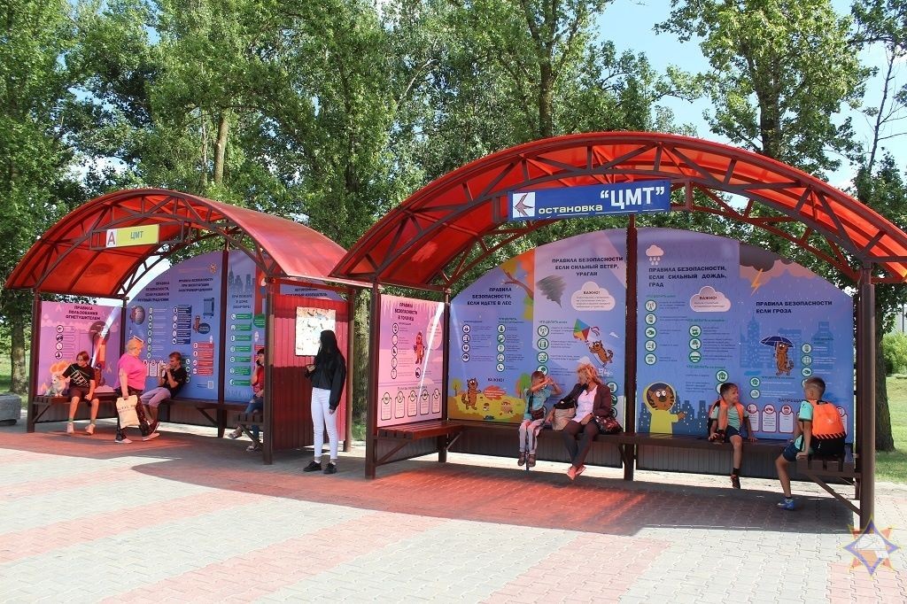 В Бресте появилась остановка общественного транспорта в стиле МЧС