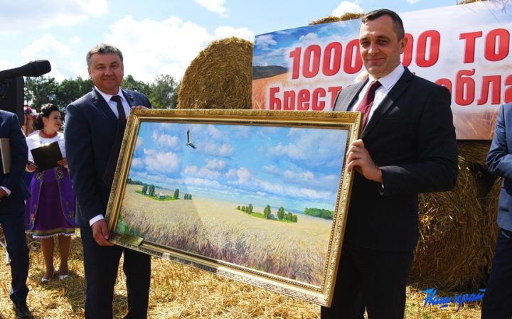 Хлеборобы Брестской области преодолели рубеж в 1 миллион тонн зерна