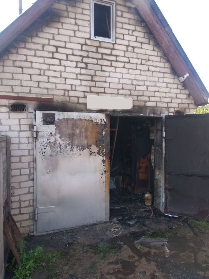 В Бресте горела хозпостройка