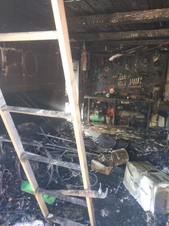 В Бресте горела хозпостройка