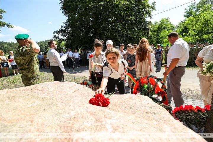 Памятник мужественно сражавшимся в июне 1941 года пограничникам открыли в Брестском районе