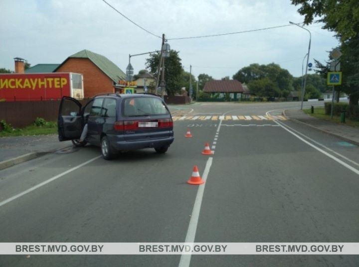 В Столинском районе водитель насмерть сбил пенсионерку, сдавая задним ходом