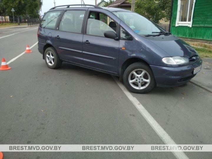 В Столинском районе водитель насмерть сбил пенсионерку, сдавая задним ходом