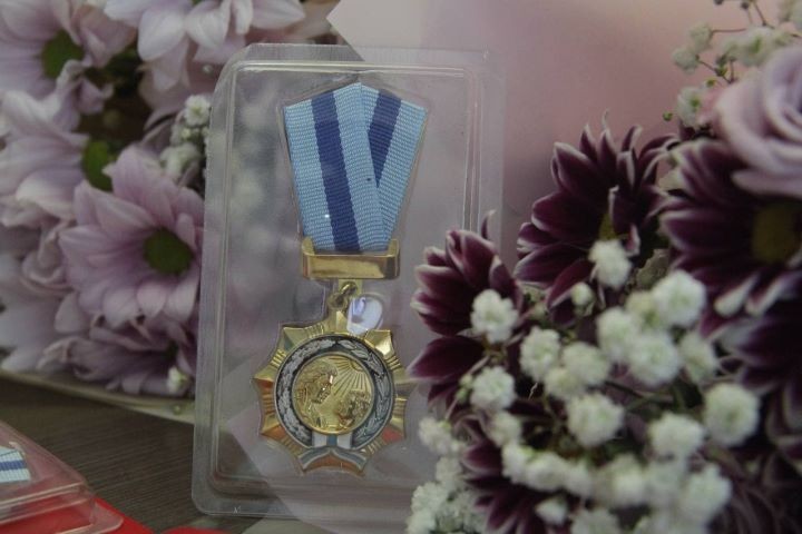 Александр Рогачук вручил Орден матери четырем брестчанкам, которые воспитывают пятерых детей