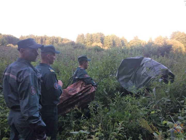 Ляховичские спасатели помогли мужчине, который стал «заложником» опасной ситуации в лесу