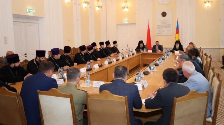 В Брестском облисполкоме подписали программу сотрудничества с Брестской и Пинской епархиями Белорусской православной церкви