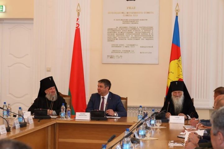 В Брестском облисполкоме подписали программу сотрудничества с Брестской и Пинской епархиями Белорусской православной церкви