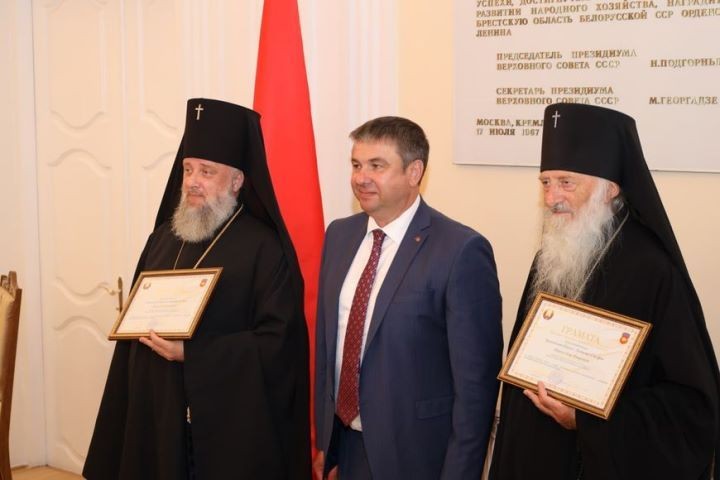 В Брестском облисполкоме подписали программу сотрудничества с Брестской и Пинской епархиями Белорусской православной церкви