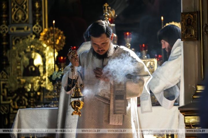 Православные верующие в Бресте празднуют Яблочный Спас