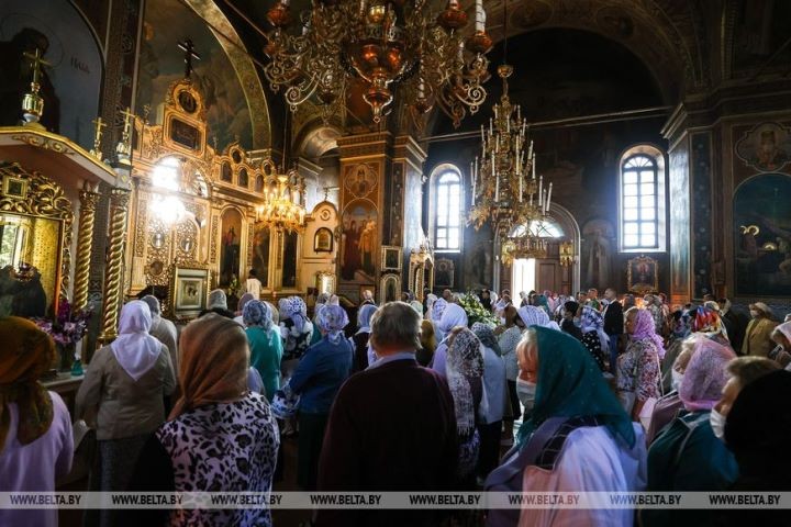Православные верующие в Бресте празднуют Яблочный Спас
