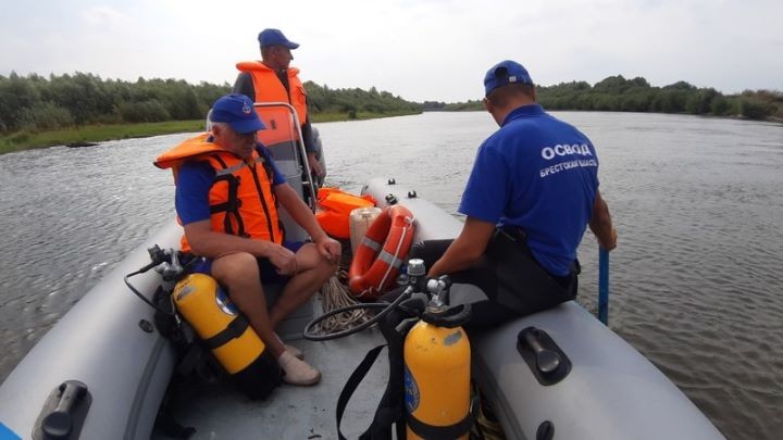 Спасатели со всей страны искали тело утонувшего в реке Горынь мальчика