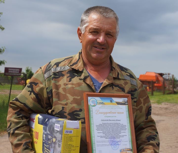 В Брестской области лидеры косовицы получают заслуженные награды