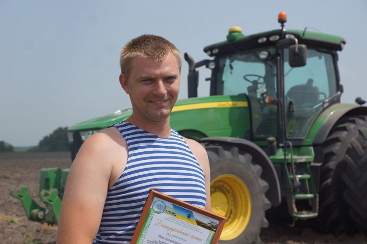 В Брестской области лидеры косовицы получают заслуженные награды