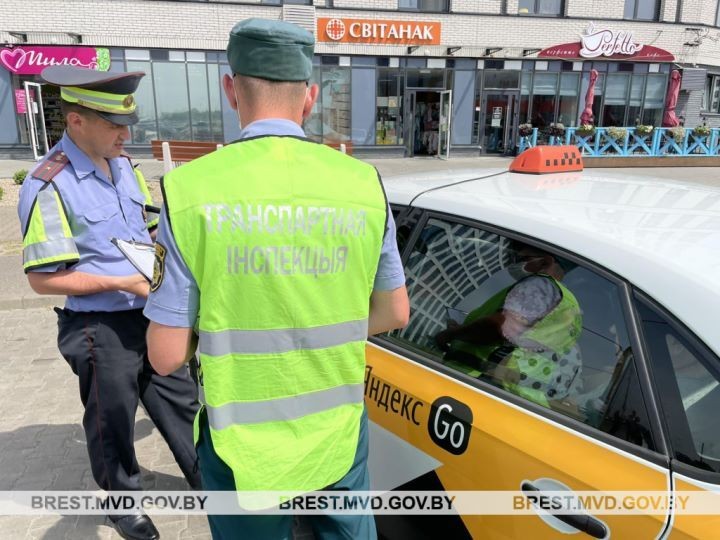 В Бресте сотрудники ГАИ останавливали такси и маршрутки. Зачем?