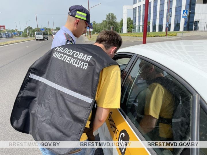В Бресте сотрудники ГАИ останавливали такси и маршрутки. Зачем?