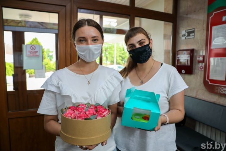 Новорожденным в Бресте подарили вышиванки