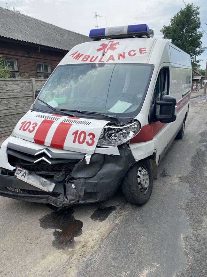 «Скорая» спровоцировала аварию в центре Барановичей