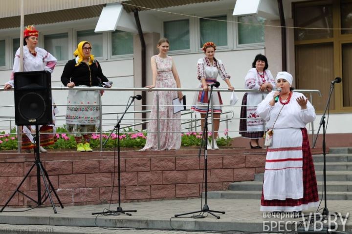 В Бресте искали ведущих для народных праздников, концертов, диалоговых площадок