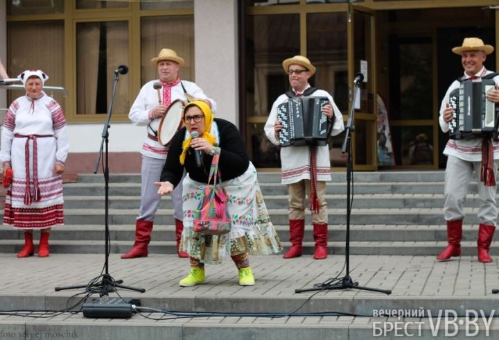 В Бресте искали ведущих для народных праздников, концертов, диалоговых площадок