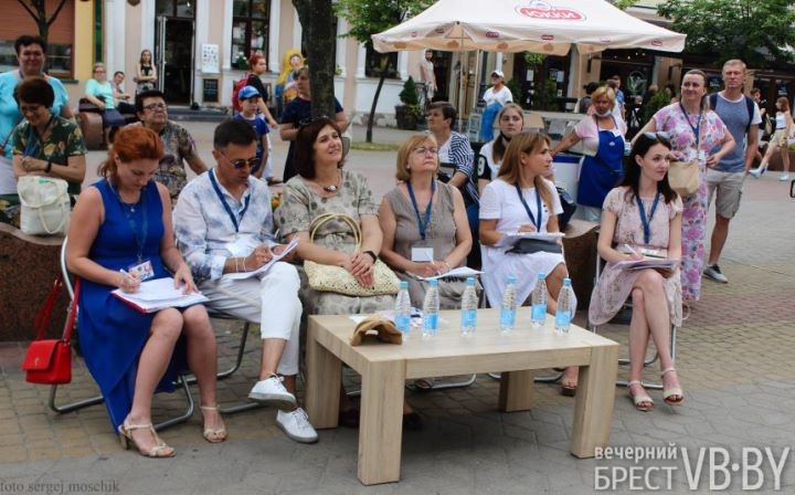 В Бресте искали ведущих для народных праздников, концертов, диалоговых площадок