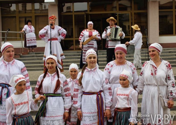 В Бресте искали ведущих для народных праздников, концертов, диалоговых площадок