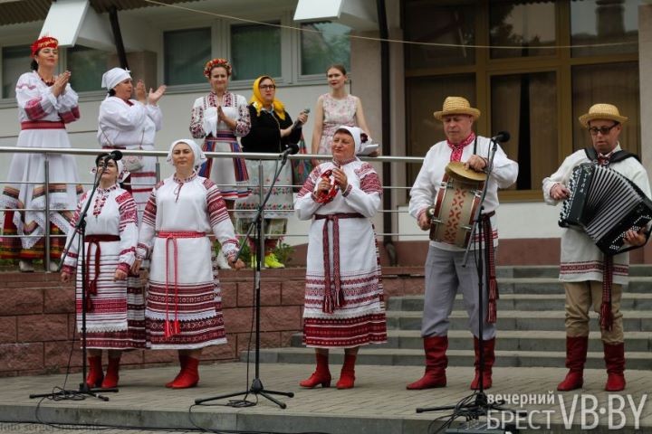 В Бресте искали ведущих для народных праздников, концертов, диалоговых площадок