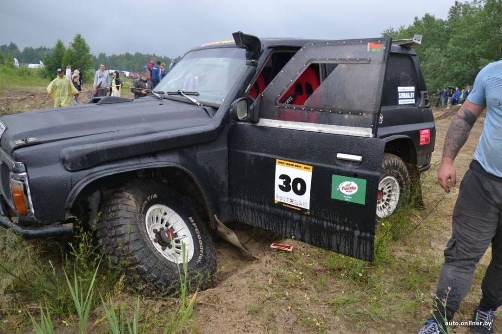 Перевороты, вылеты, поломки. Как стартовал «Брест джип-фест 2021»