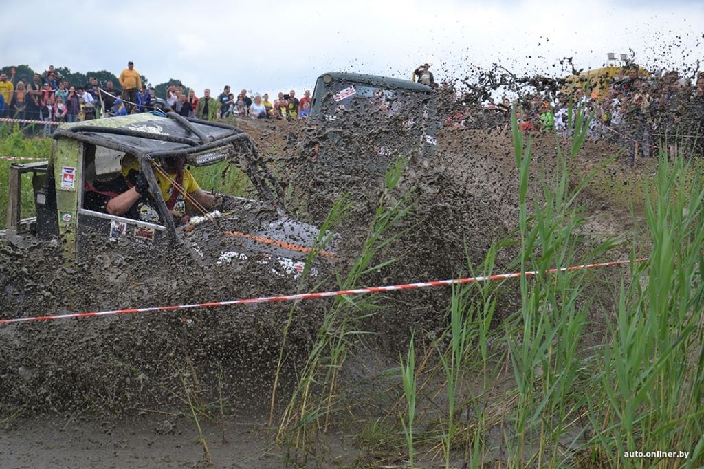 Перевороты, вылеты, поломки. Как стартовал «Брест джип-фест 2021»