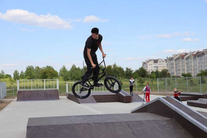 Новая скейт-площадка пользуется популярностью у жителей Ивацевичей