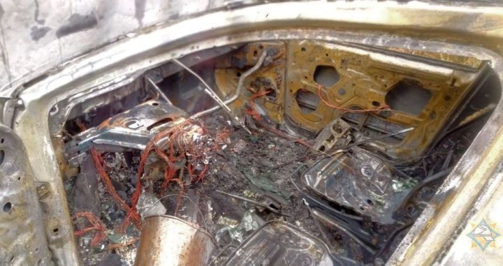 В Брестской области горел автомобиль. Мужчина получил ожоги