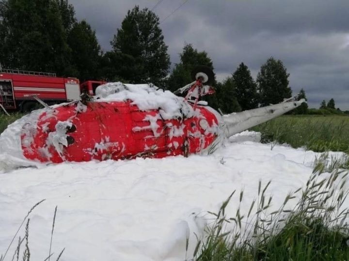 Появились фото вертолета МЧС после аварийной посадки в Брестской области