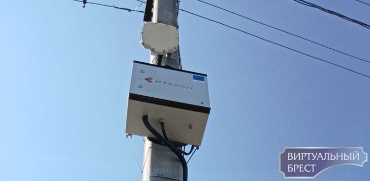 Что за странные датчики стали развешивать на столбах на улицах Бреста?