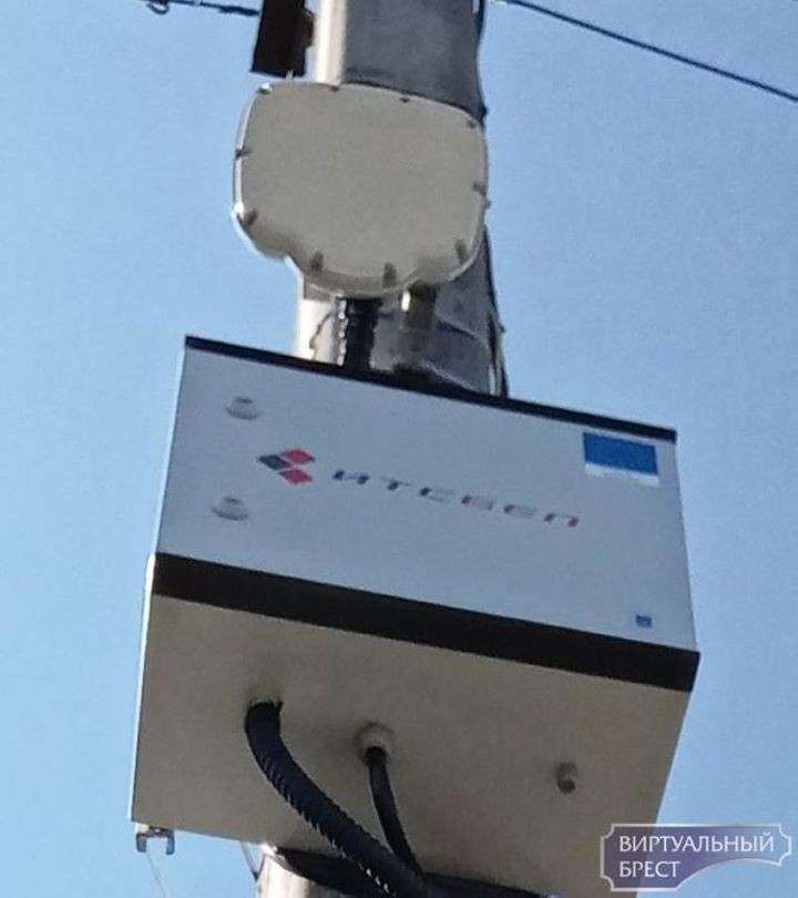 Что за странные датчики стали развешивать на столбах на улицах Бреста?