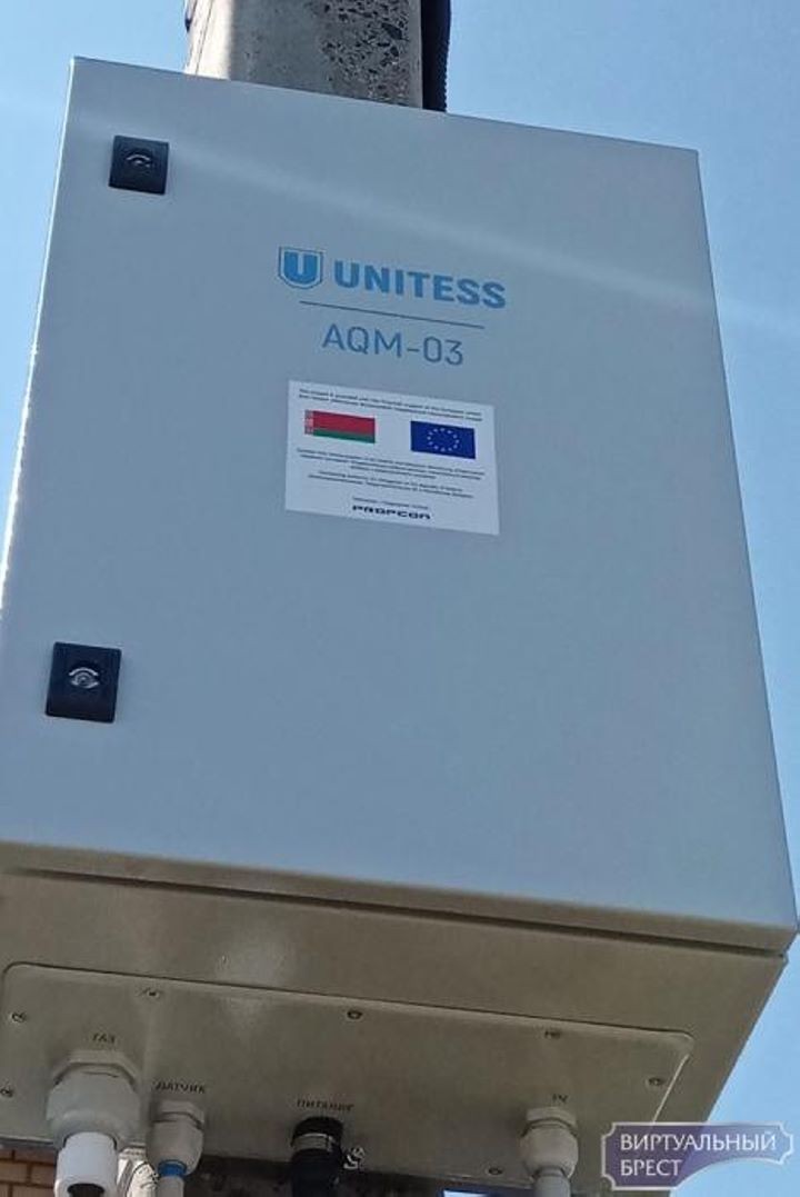 Что за странные датчики стали развешивать на столбах на улицах Бреста?